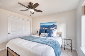 3 bedrooms, desk, iron/ironing board, free WiFi