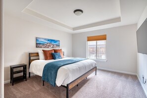 3 bedrooms, desk, iron/ironing board, free WiFi