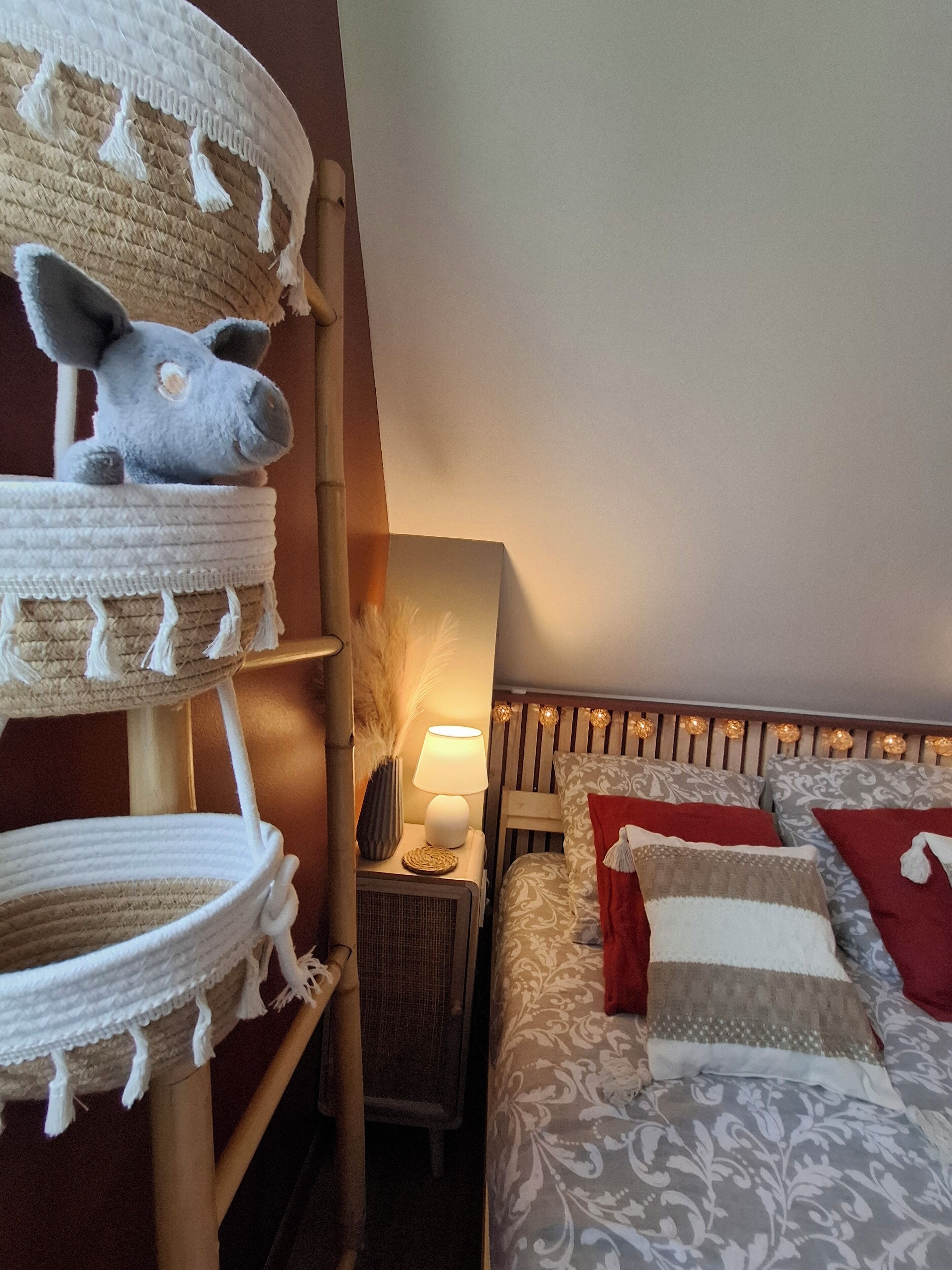 2 bedrooms, desk, iron/ironing board, travel crib