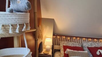 2 bedrooms, desk, iron/ironing board, travel crib