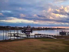 Marina - ICW Waterfront Beach Cottage - Sleeps 9! (Sneads Ferry)