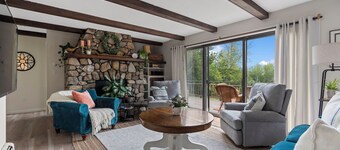 Home Away from Home with Mountain Views over Oxford Hills