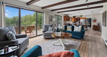 Home Away from Home with Mountain Views over Oxford Hills