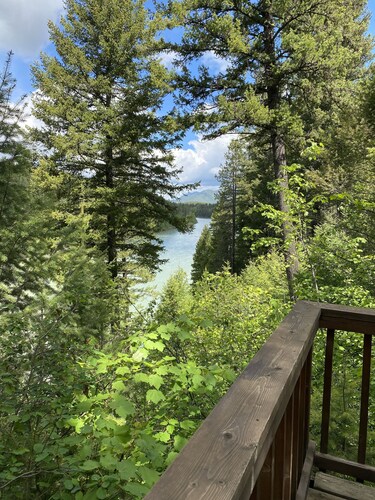 Quaint Log Cabin with River View. 7 miles to the entrance of West Glacier