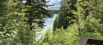 Quaint Log Cabin with River View. 7 miles to the entrance of West Glacier