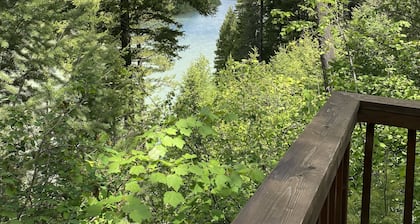 Quaint Log Cabin with River View. 7 miles to the entrance of West Glacier