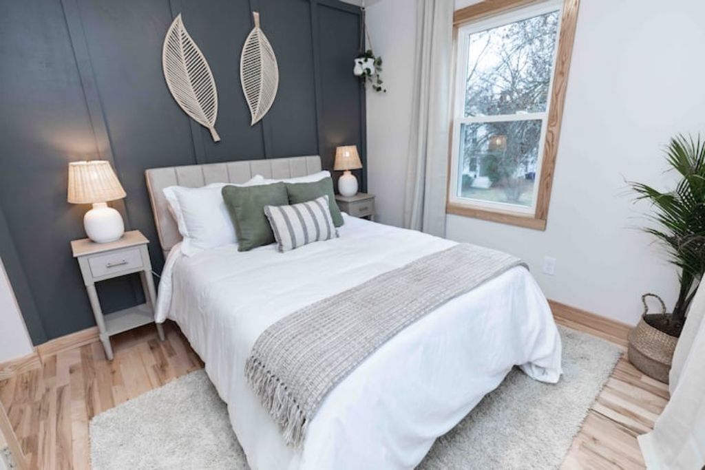 4 bedrooms, desk, iron/ironing board, WiFi