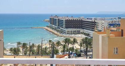 House with Sea Views in the Heart of Alicante