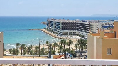 House with Sea Views in the Heart of Alicante