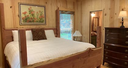 Immaculate and private cabin available for Masters week 2023