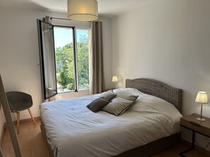 4 bedrooms, WiFi, bed sheets