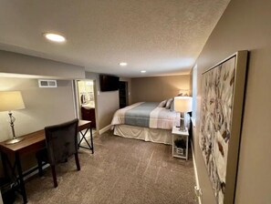 2 habitaciones, escritorio, tabla de planchar con plancha y wifi gratis 