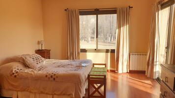 5 bedrooms, bed sheets