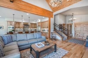 Smart TV, fireplace - Tahoe Dreamy Destination at Schaffer's Mill Ski Lounge, Golf & Club Amenities (Truckee)