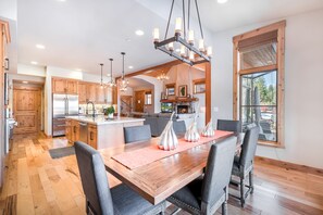 Dining - Tahoe Dreamy Destination at Schaffer's Mill Ski Lounge, Golf & Club Amenities (Truckee)