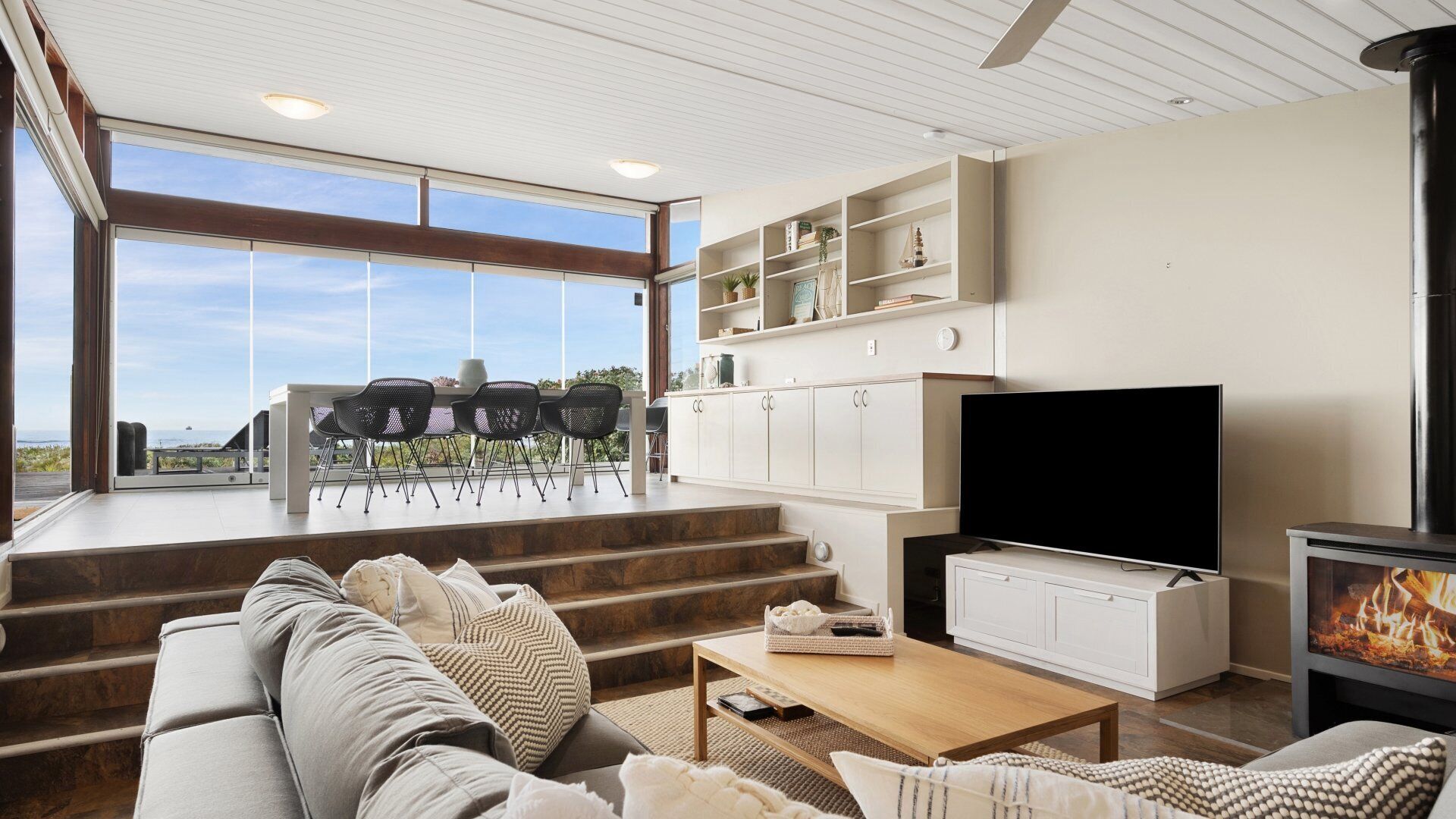 Luxury Absolute Beachfront Home - Toukley