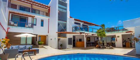 Outdoor pool, open 8:00 AM to 8:00 PM, pool loungers