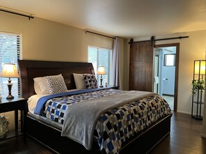 3 bedrooms, desk, iron/ironing board, free WiFi