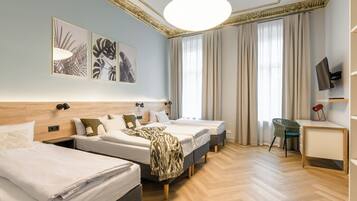 3 habitaciones, escritorio, tabla de planchar con plancha y wifi gratis