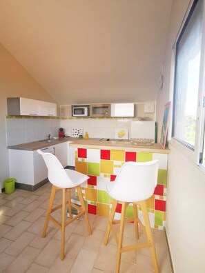 Fridge, microwave, oven, stovetop - Sea view from Villa Parme (Le Robert)