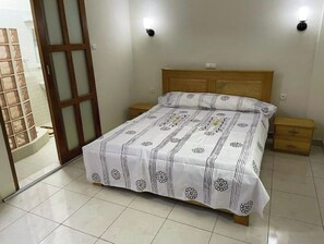 3 bedrooms, bed sheets