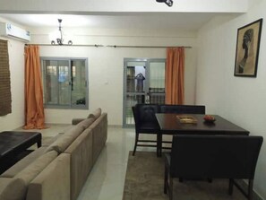 Dining - 3 Bedroom Apartment in Douala (Douala)