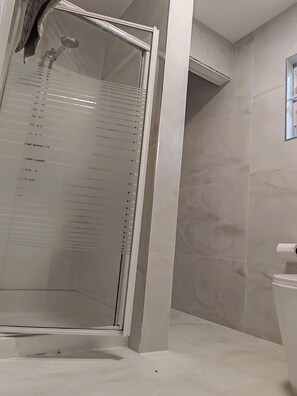 Shower, bidet, towels, soap
