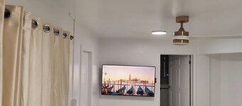 Slice of Paradise- 2 mins from Spotts Beach!