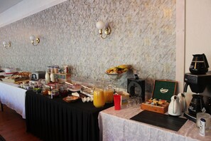 Desayuno buffet todos los días (con cargo)