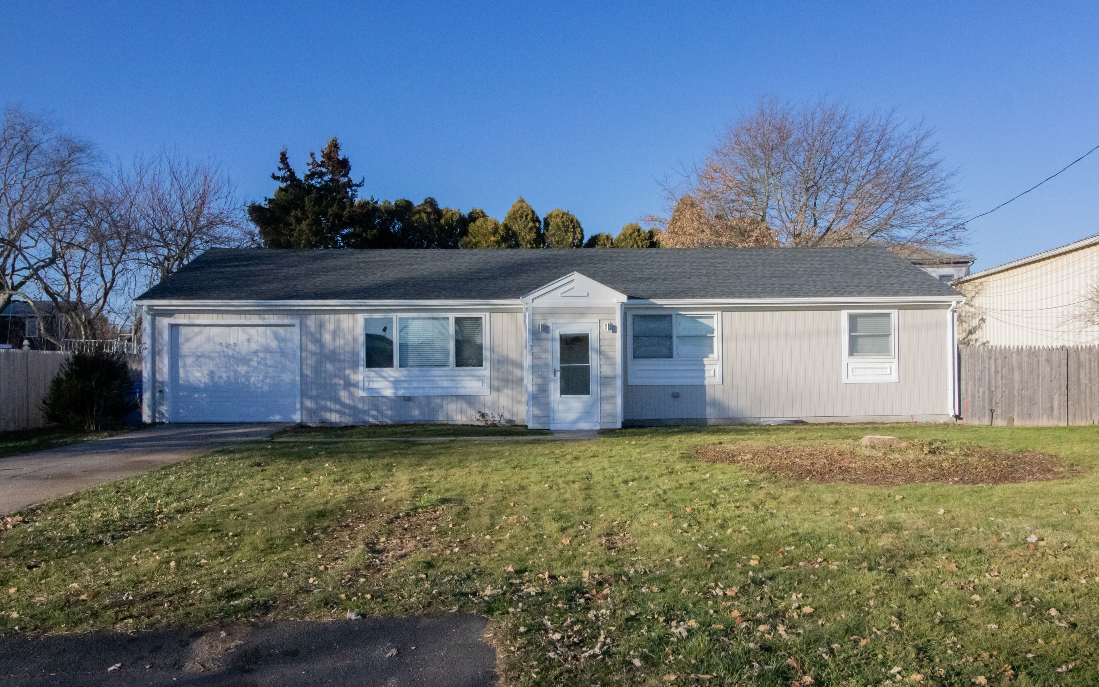 “Kathleen” Renovated 4 bed 2 bath Newport house