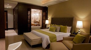 2 bedrooms, in-room safe, WiFi, bed sheets