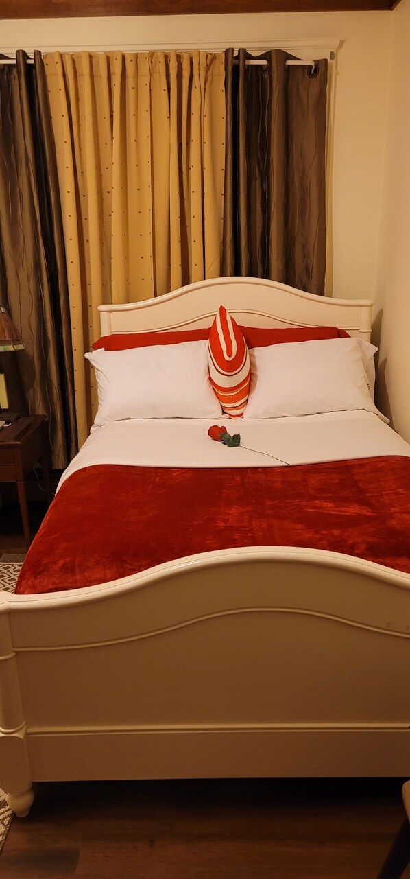 1 bedroom, in-room safe, iron/ironing board, free WiFi