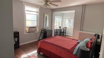 2 bedrooms, desk, iron/ironing board, travel crib