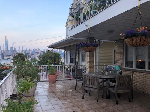 Gorgeous 2BR w/ NYC Skyline Views, Huge Patio & Easy 10-Minute Commute!
