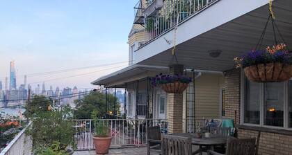Gorgeous 2BR w/ NYC Skyline Views, Huge Patio & Easy 10-Minute Commute!