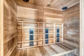 Sauna - Cozy Family Friendly Home with Rec Room & Sauna! (Calgary)