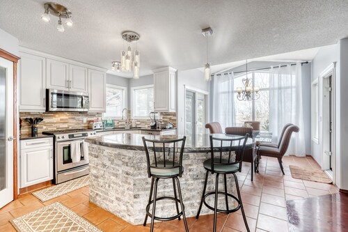 Cozy Family Friendly Home with Rec Room & Sauna!