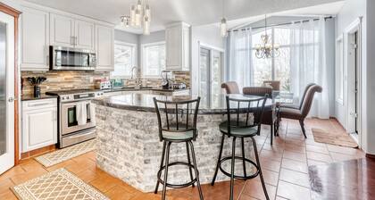 Cozy Family Friendly Home with Rec Room & Sauna!