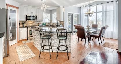 Cozy Family Friendly Home with Rec Room & Sauna!