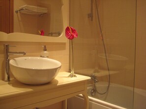 Whirlpool, Haartrockner, Bidet, Handtücher