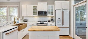 Family Cottage in Quiet Neighborhood - Close to Everything | Community Pool Access