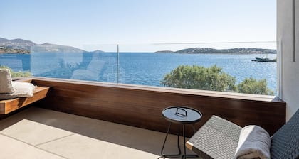 Seannamon Sea View Suite 3 steps from the beach