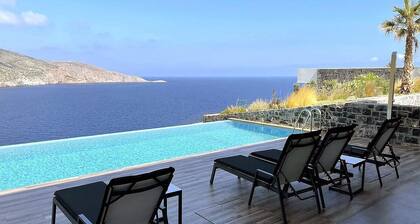 Seafront 5 bedroom villa