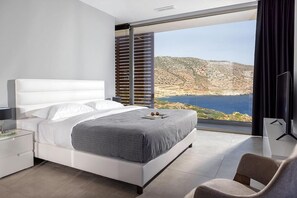 5 bedrooms, iron/ironing board, WiFi, bed sheets