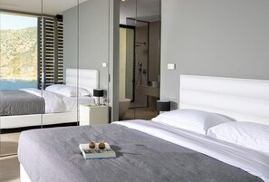 5 bedrooms, iron/ironing board, WiFi, bed sheets