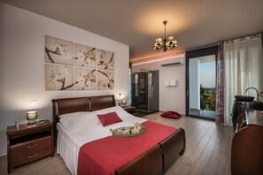 9 bedrooms, iron/ironing board, WiFi, bed sheets