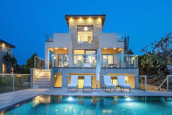 Pool - Seafront 4 bedroom villa (Tersanas)