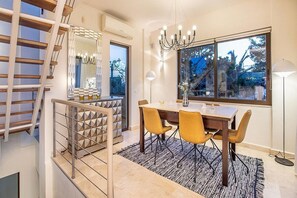 Dining - Seafront 4 bedroom villa (Tersanas)