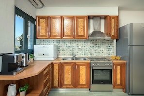 Kitchen features a stainless steel range, oven, and wooden cabinetry with a classic design.