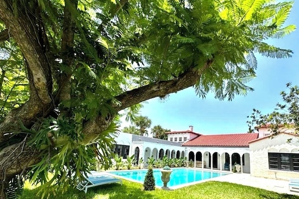 Piscine extérieure, piscine chauffée